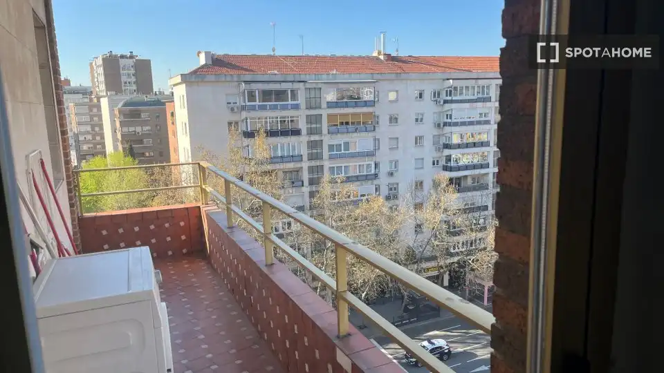 Vista exterior de Pis de lloguer en Madrid amb Aire condicionat, Calefacció i Moblat