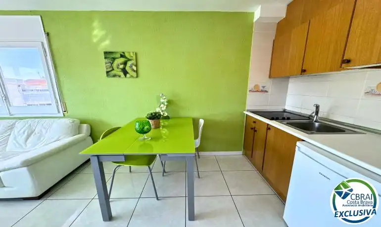 Cuina de Apartament en venda en Roses amb Calefacció i Moblat