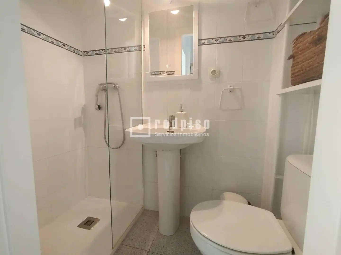 Baño de Piso de alquiler en Sevilla con Aire acondicionado y Jardín privado