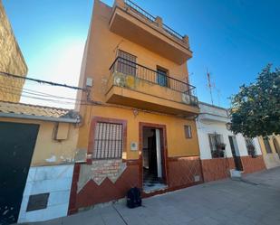 Vista exterior de Casa adosada en venda en Tocina amb Terrassa