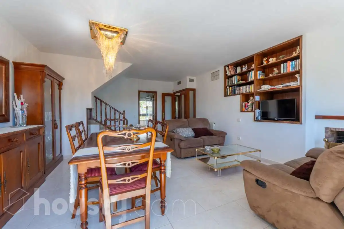 Living room of Houses for sale in Vilanova i la Geltrú  with Air Conditioner, Heating and Private garden