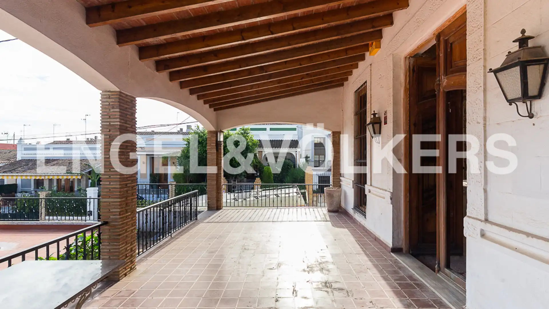 Vista exterior de Casa o xalet en venda en Godella amb Calefacció, Jardí privat i Terrassa