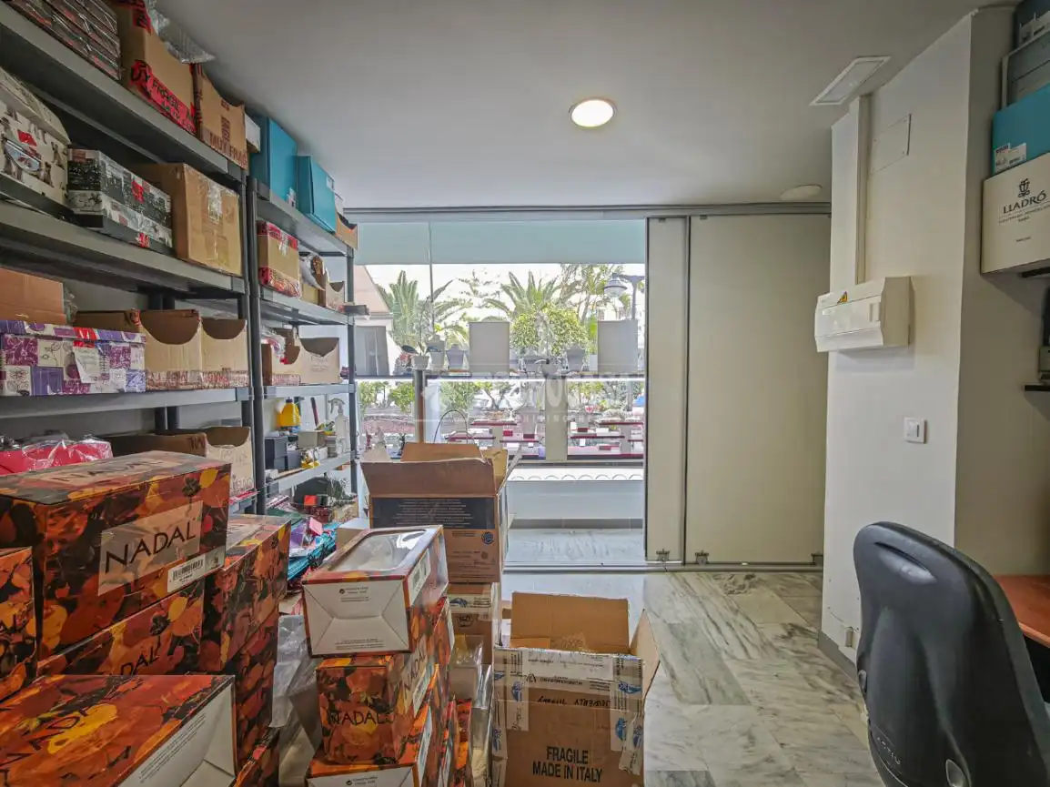 Commercial properties for sale in Arona  with Air Conditioner, Furnished and Alarm