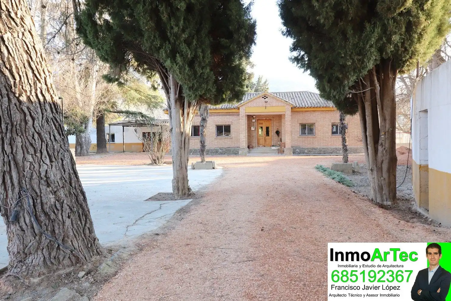 Vista exterior de Finca rústica en venda en Montefrío amb Jardí privat, Traster i Piscina