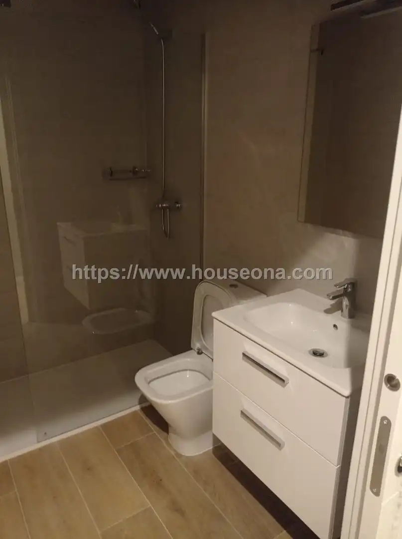 Baño de Ático de alquiler en Bilbao  con Calefacción, Terraza y Trastero