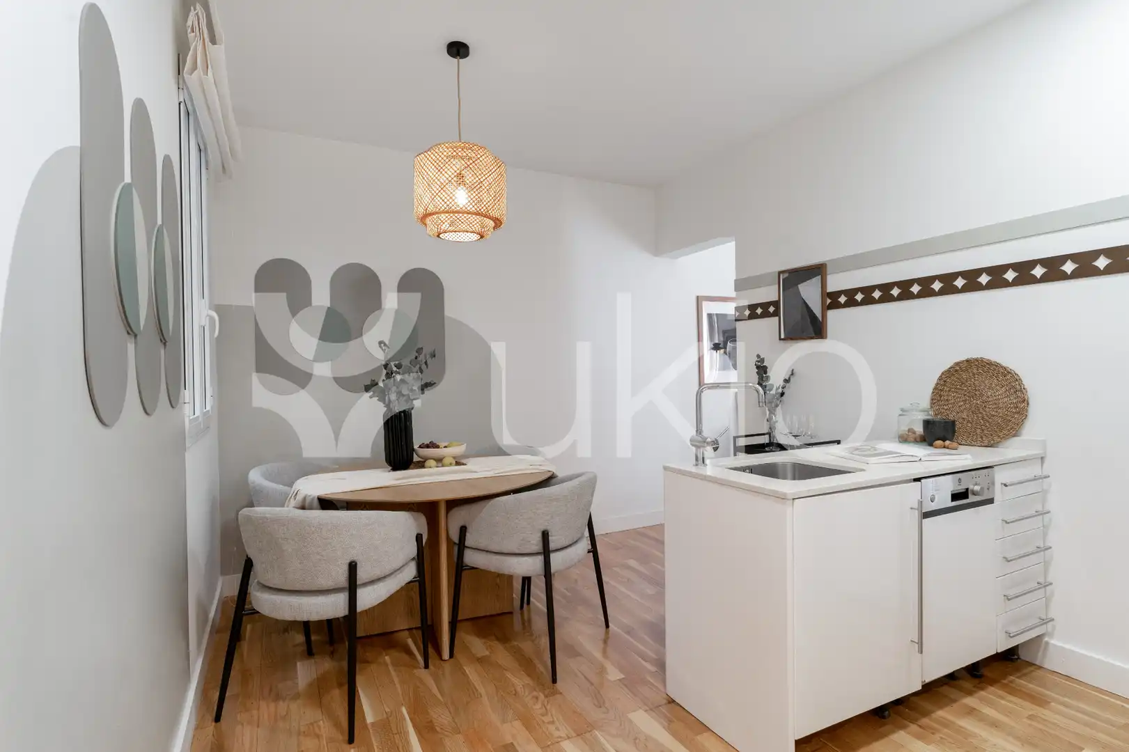 Cuina de Apartament de lloguer en Madrid amb Aire condicionat, Calefacció i Moblat
