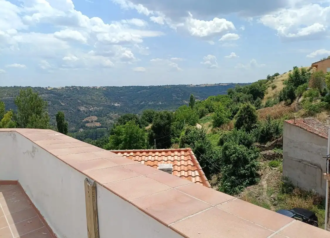 Casa adosada en venta en Atanzón