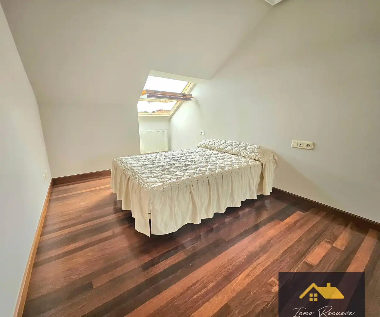 Habitación de Ático en venta en Santurtzi  con Calefacción, Trastero y Balcón