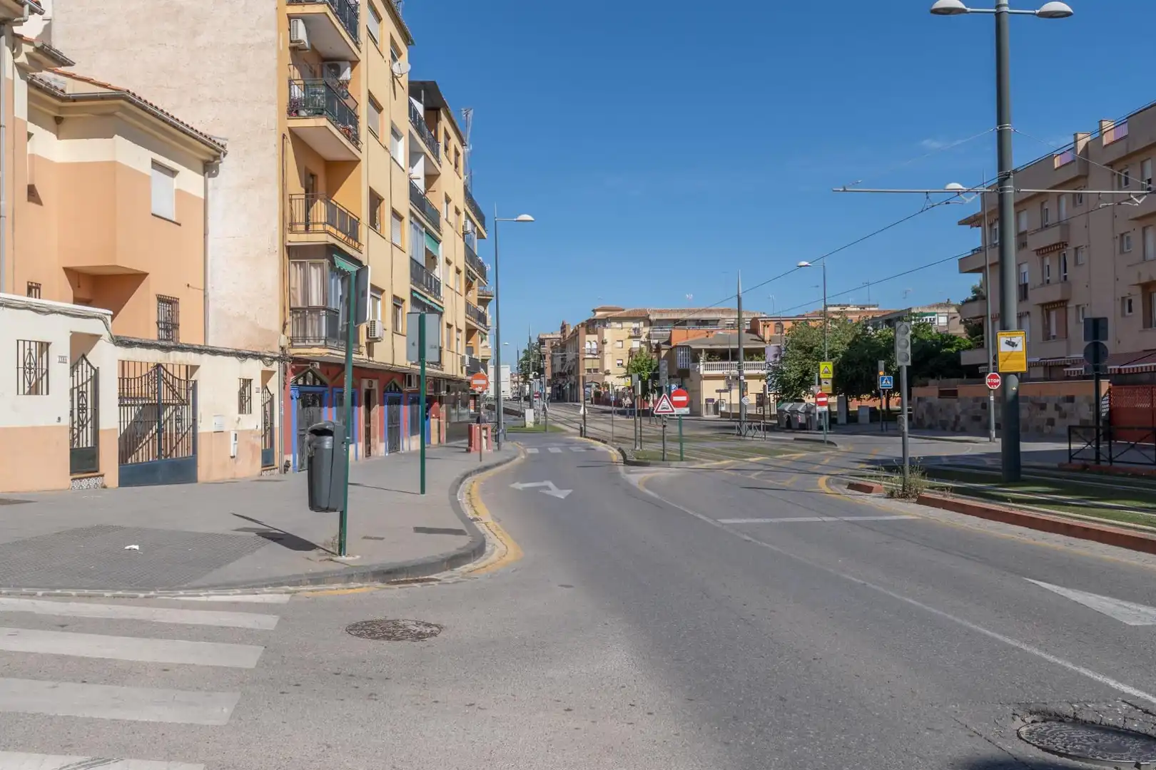 Vista exterior de Pis en venda en Granada amb Balcó