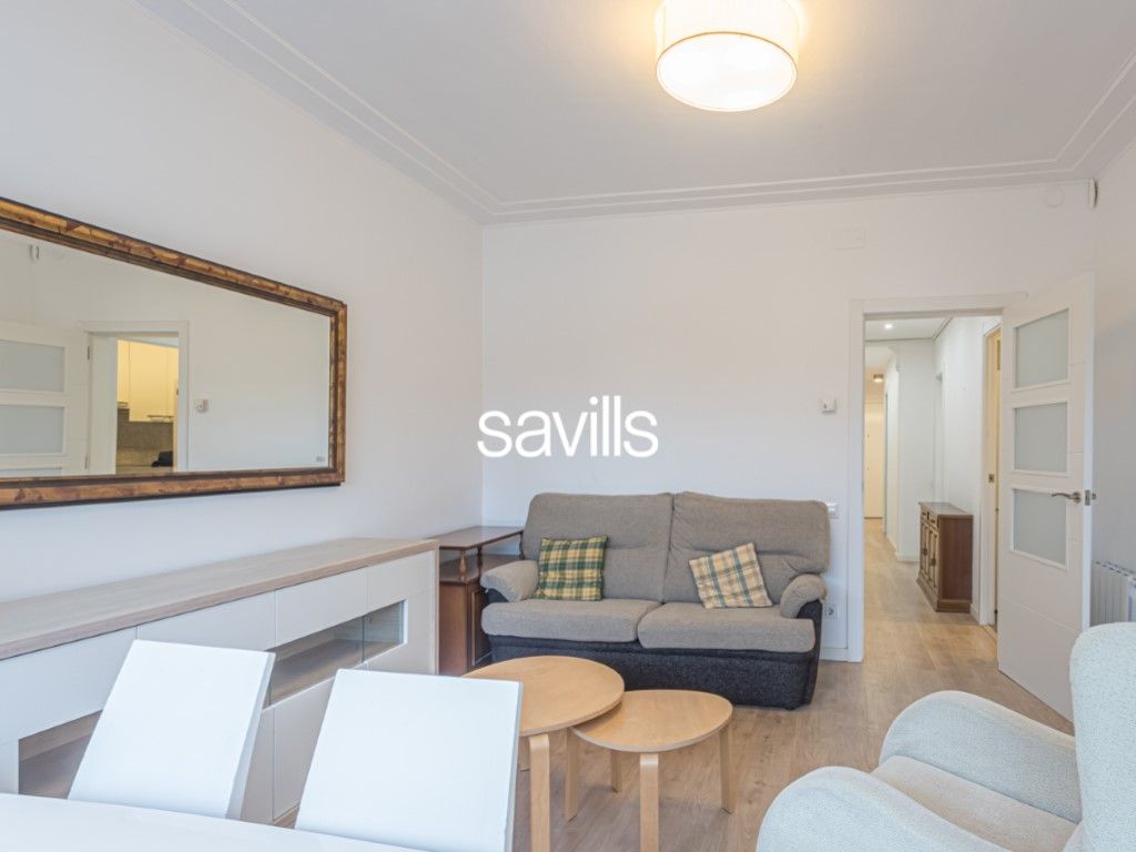 Living room of Apartment for sale in  Barcelona Capital  with Oven and Balcony