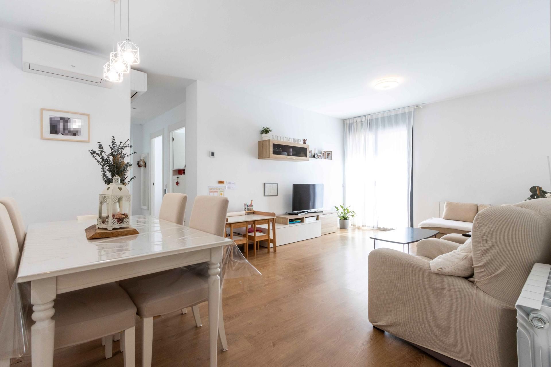 Sala d'estar de Pis en venda en Barberà del Vallès amb Aire condicionat, Calefacció i Parquet