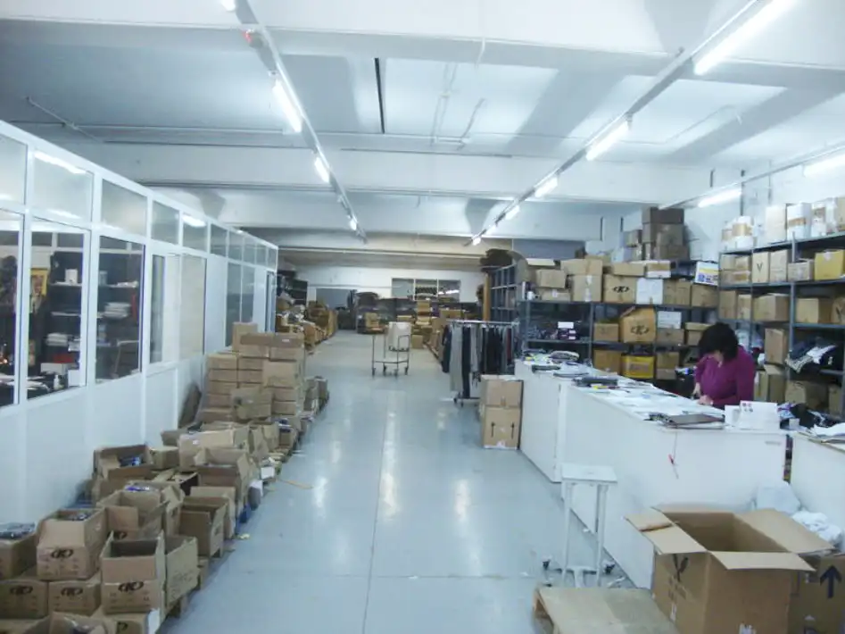 Industrial buildings for sale in Centre