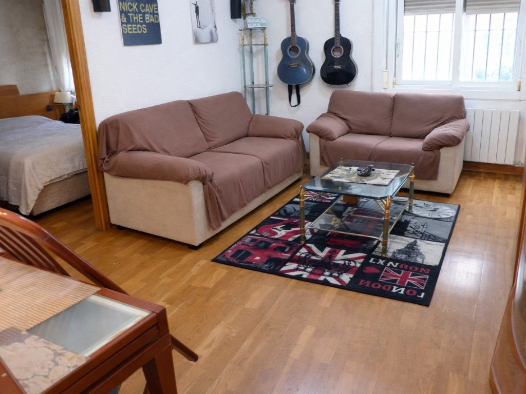 Sala d'estar de Pis en venda en  Barcelona Capital amb Moblat i Forn