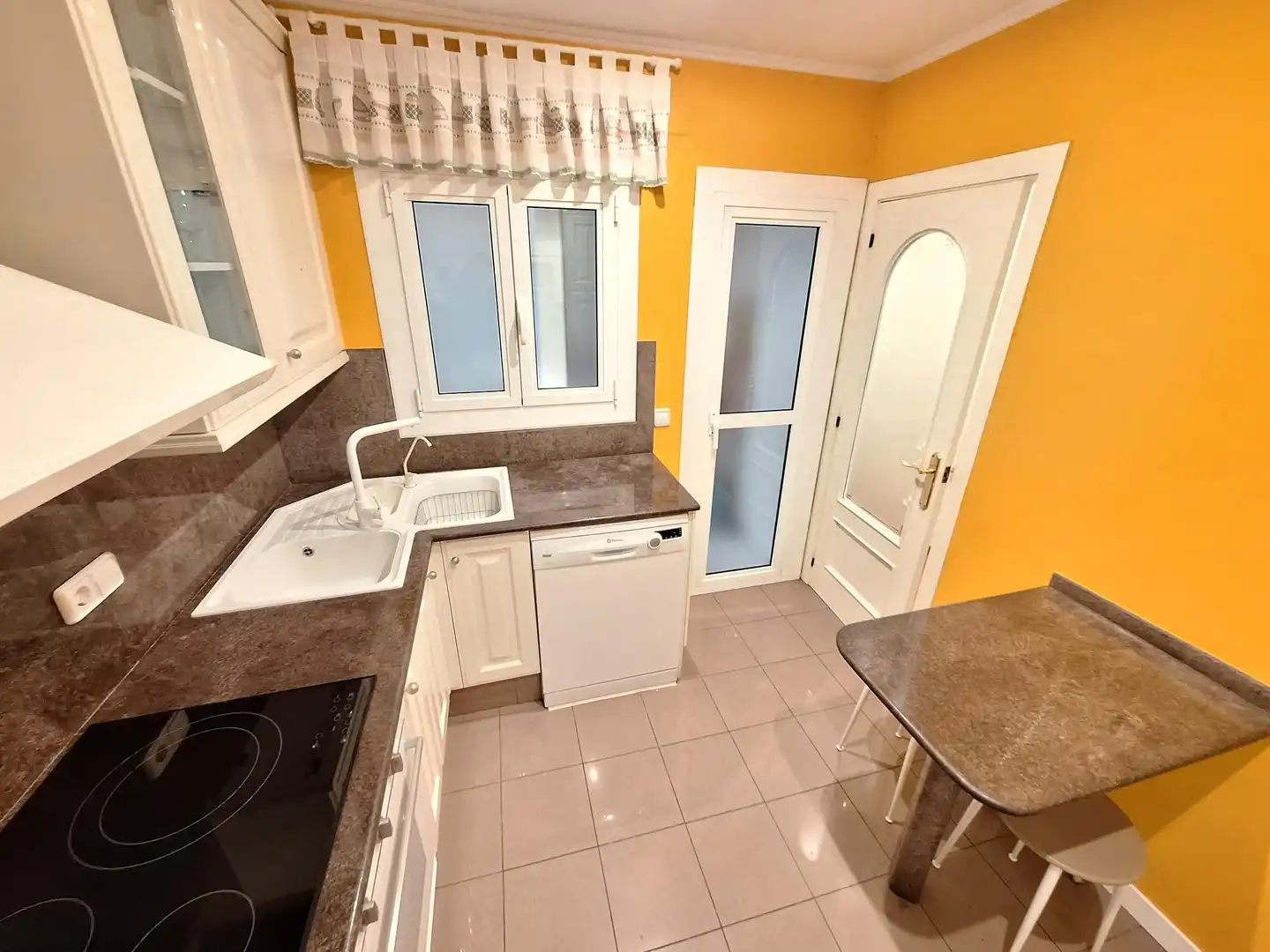 Kitchen of Flat for rent in Igualada  with Heating, Furnished and Balcony