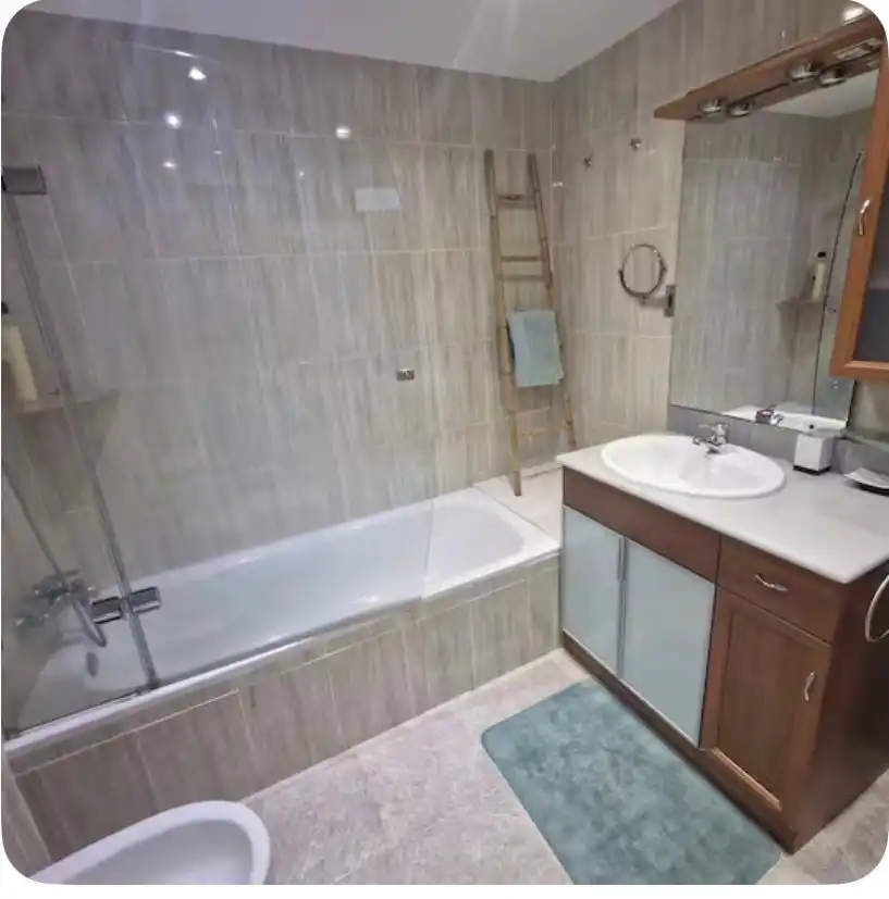 Bathroom of Flat for sale in Roses  with Air Conditioner and Balcony