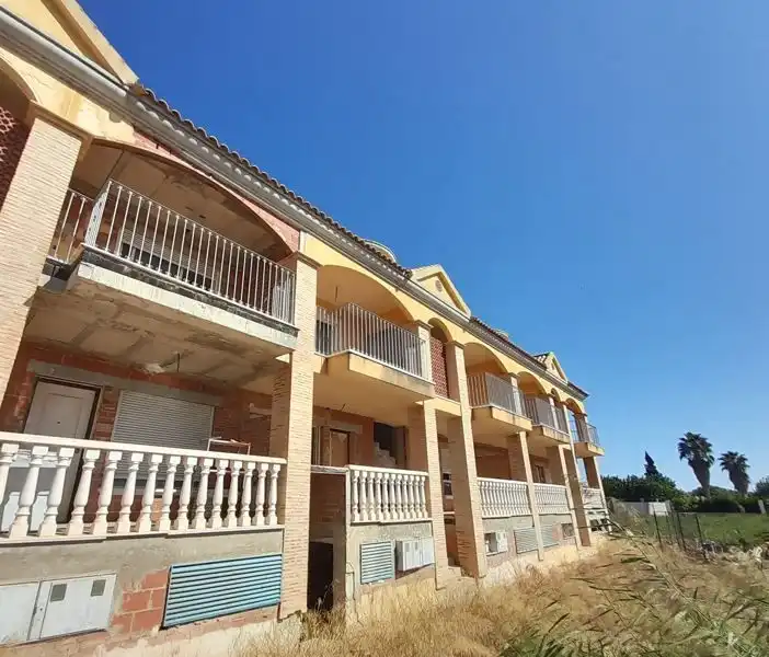 Außenansicht von Gebäude zum Verkauf in Orihuela