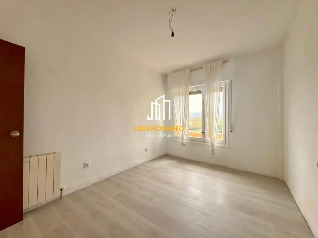 Bedroom of Houses for sale in Tricio  with Heating, Private garden and Parquet flooring