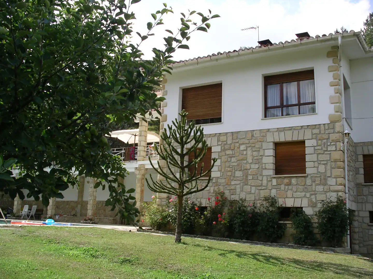 Exterior view of Houses for sale in Valle de Sedano  with Heating, Private garden and Parquet flooring
