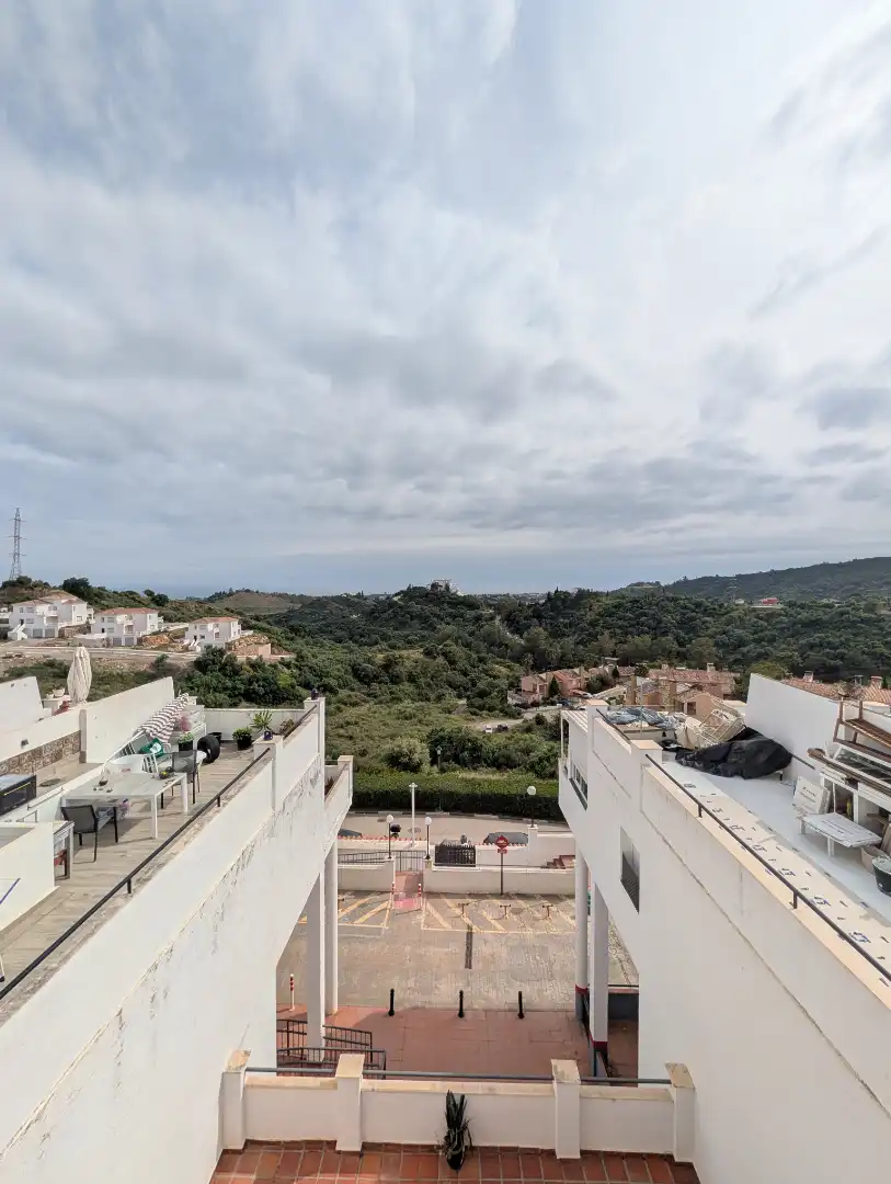 Vista exterior de Dúplex en venda en Estepona amb Terrassa, Internet i Piscina comunitària
