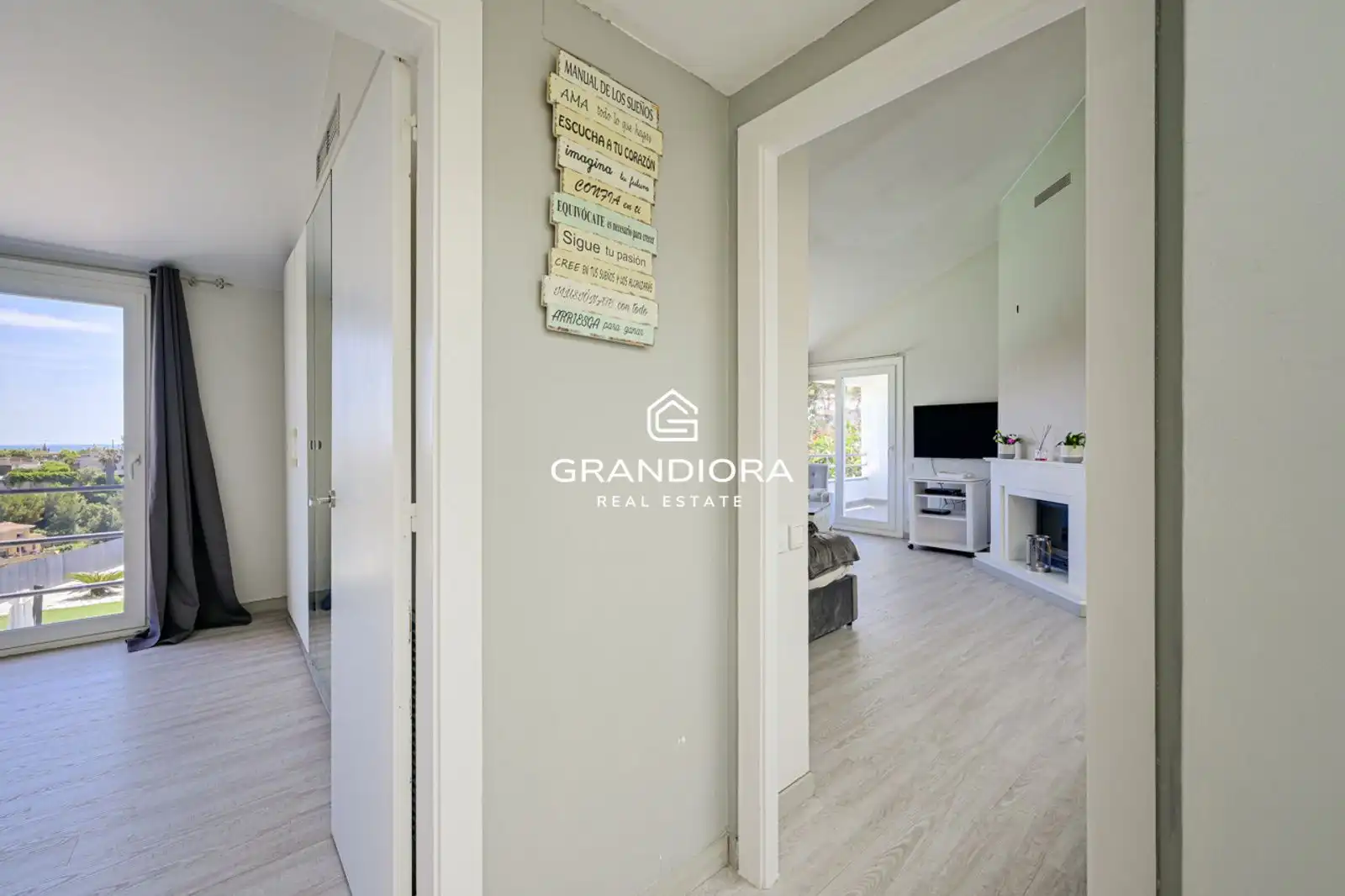 Sala d'estar de Casa o xalet en venda en Santa Susanna amb Aire condicionat, Terrassa i Traster