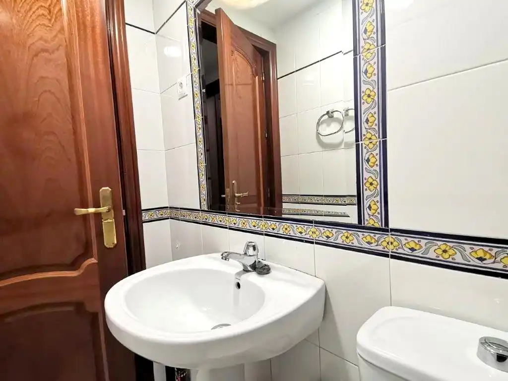 Baño de Piso de alquiler en Málaga con Aire acondicionado, Calefacción y Terraza