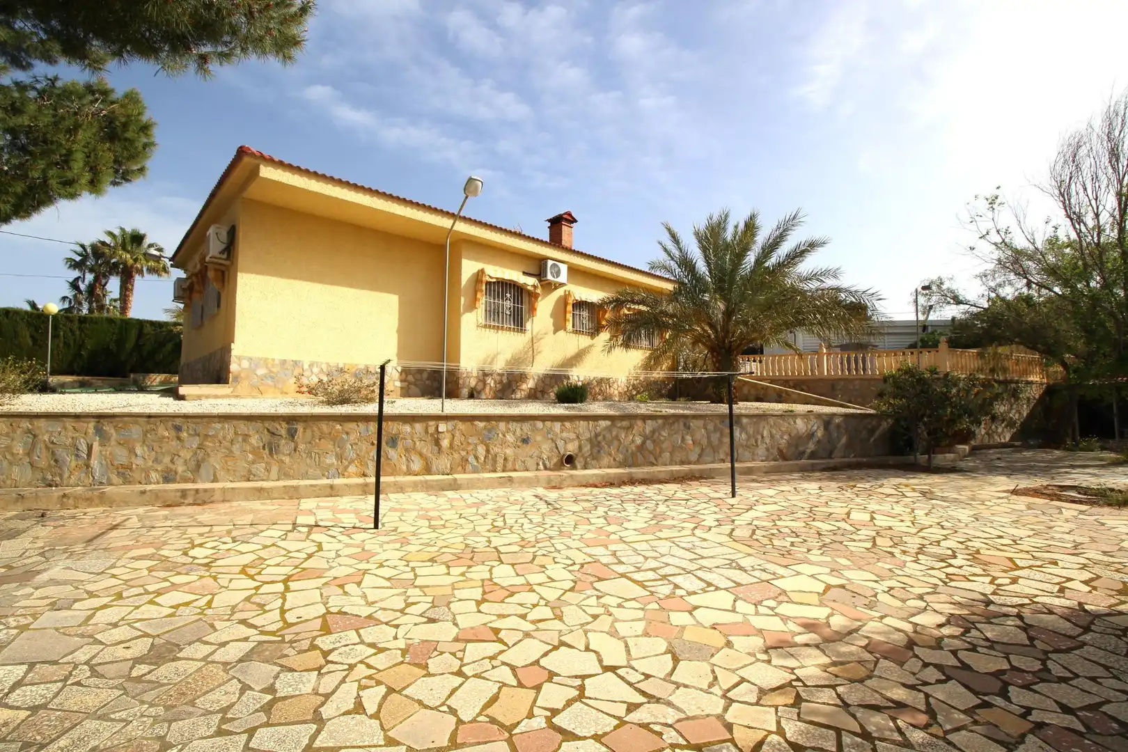 Vista exterior de Casa o chalet en venta en Alicante / Alacant con Aire acondicionado, Terraza y Piscina