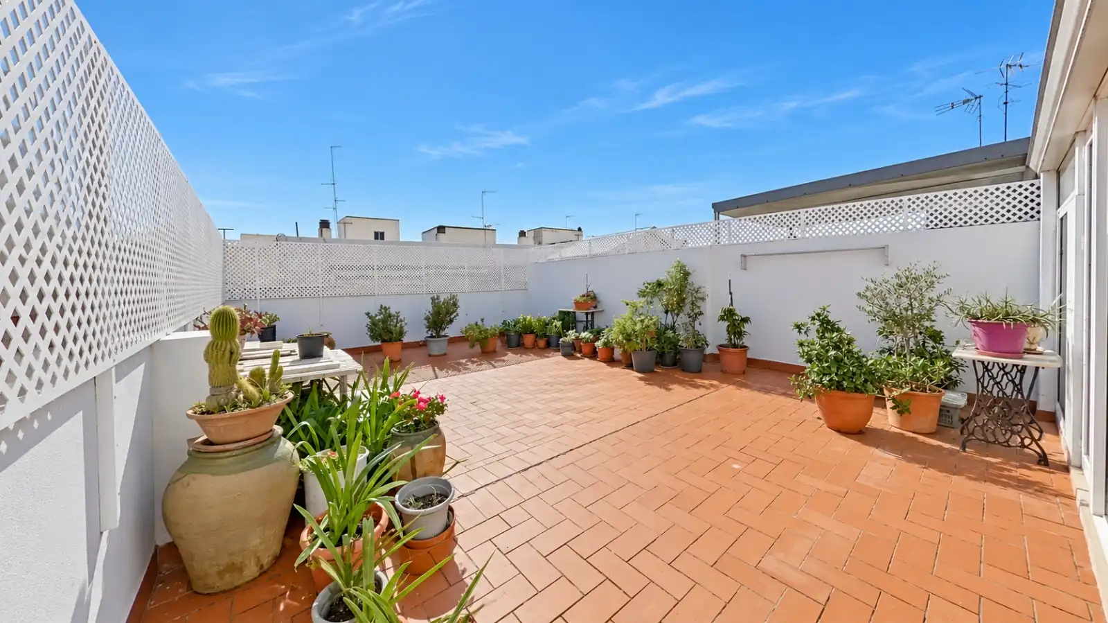 Penthouse with garden for sale in Tavernes Blanques