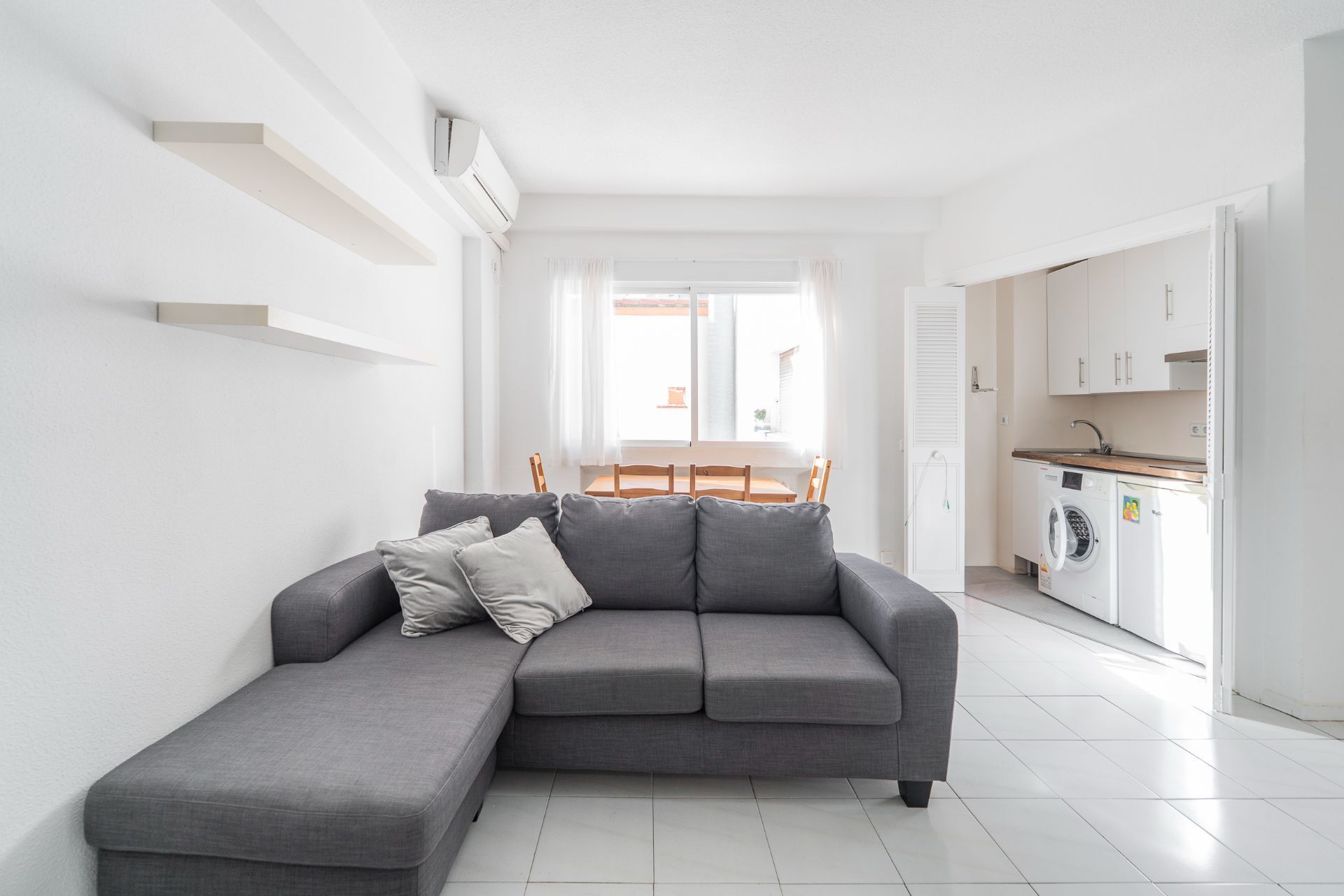 Sala d'estar de Pis en venda en  Madrid Capital amb Aire condicionat, Calefacció i Moblat