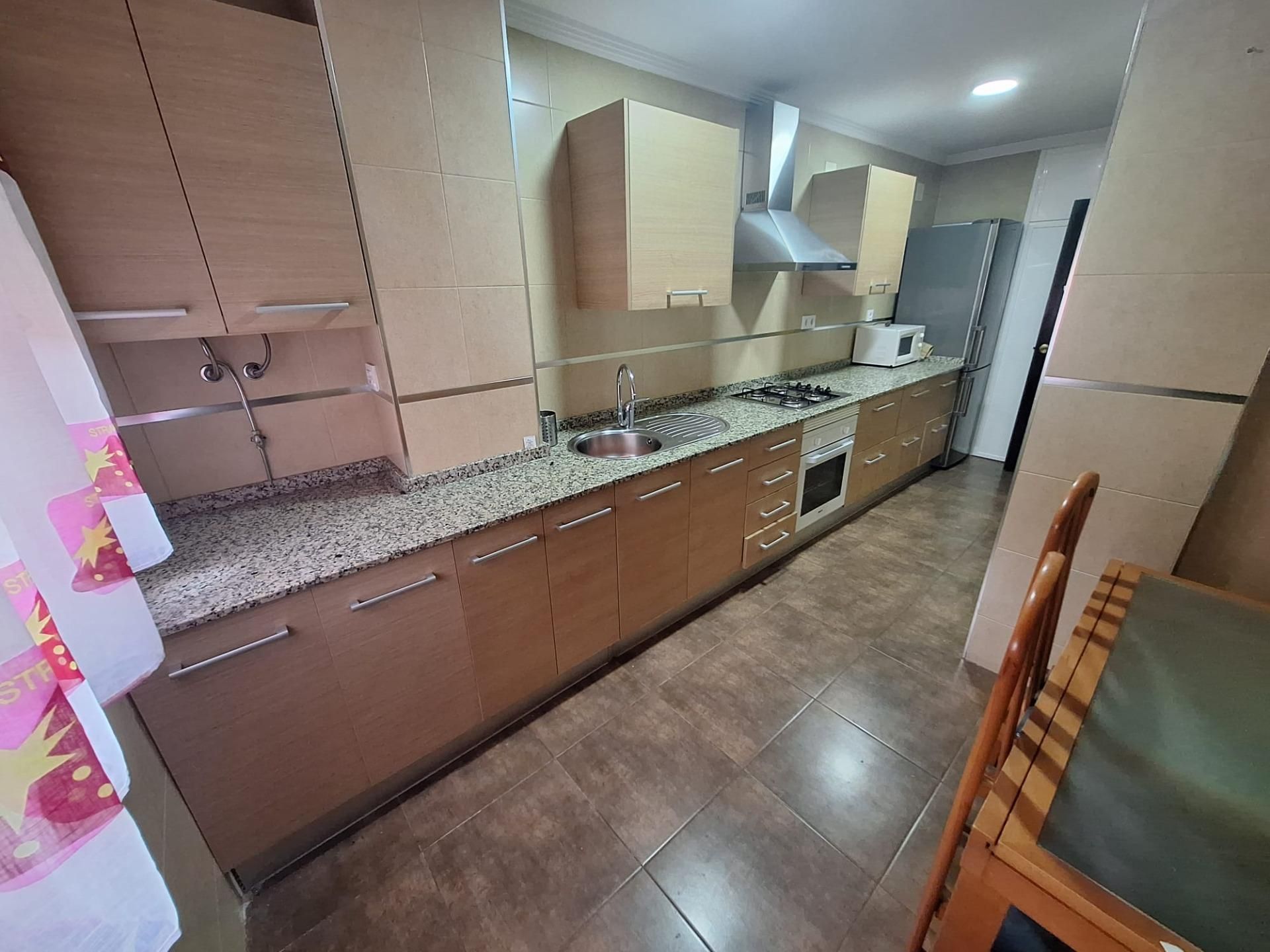 Cuina de Pis en venda en  Cádiz Capital amb Terrassa