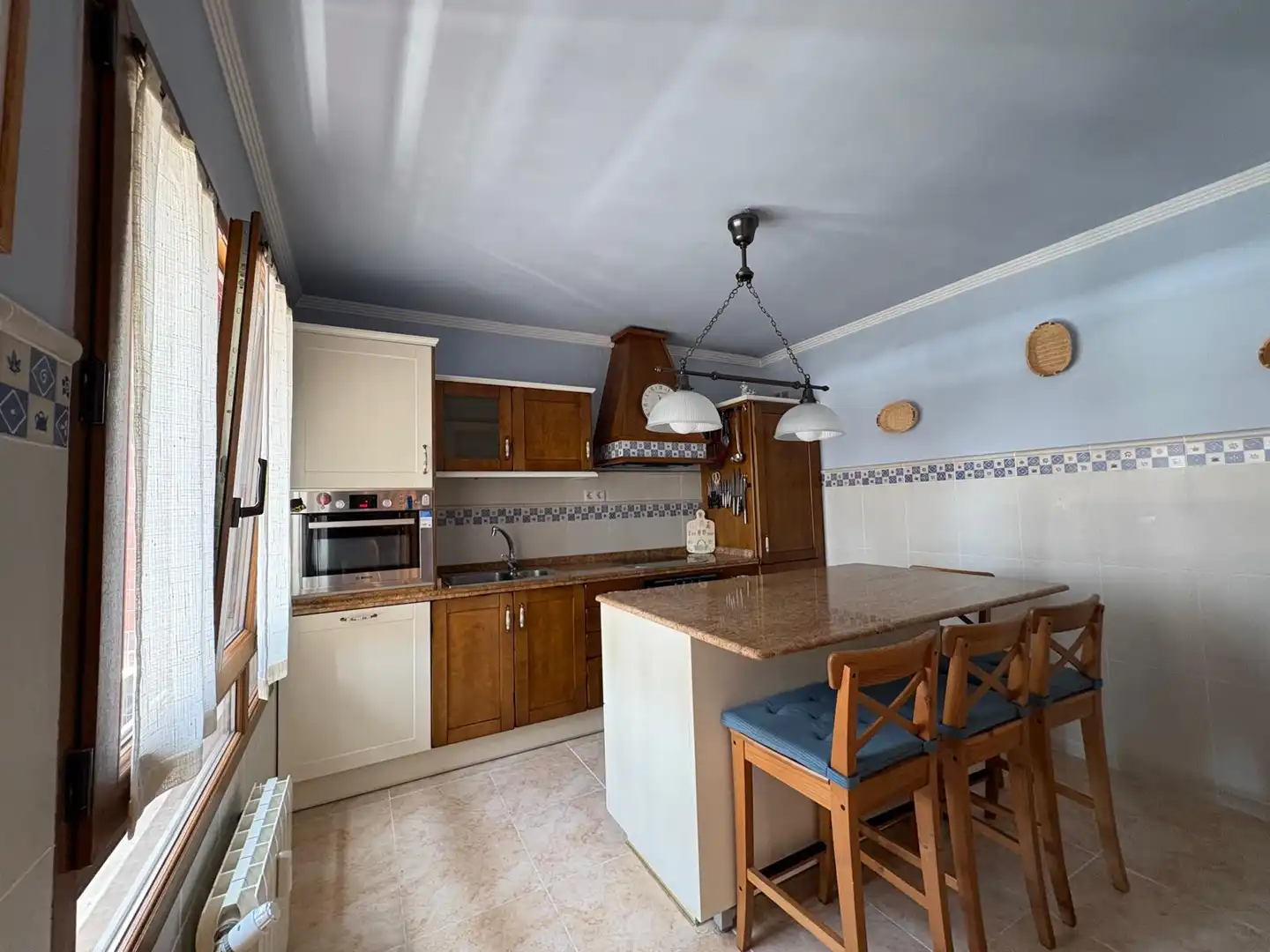 Cocina de Piso en venta en Gijón  con Calefacción y Trastero