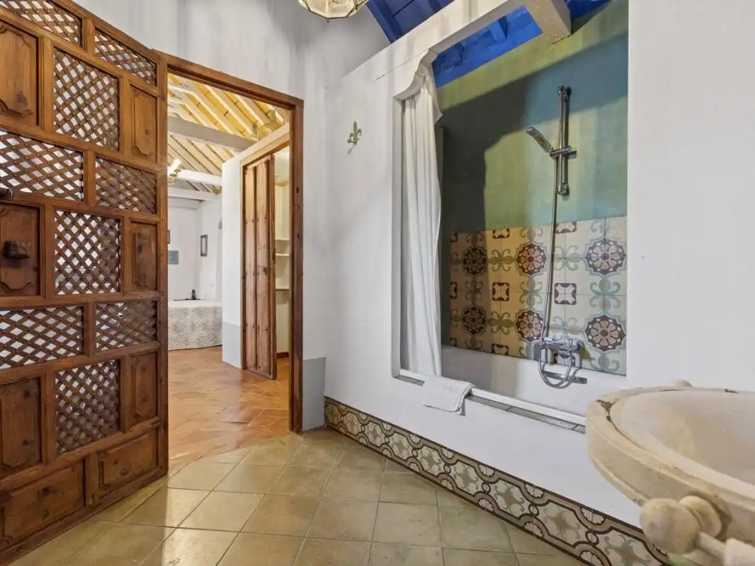 Bathroom of Houses for sale in Carmona  with Heating, Storage room and Swimming Pool