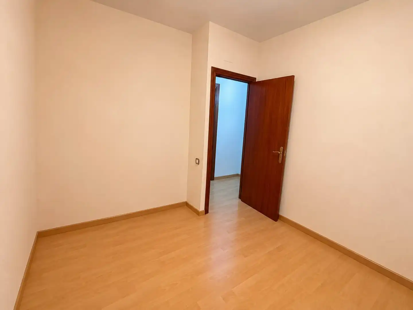 Habitación de Ático en venta en Santa Coloma de Gramenet con Balcón