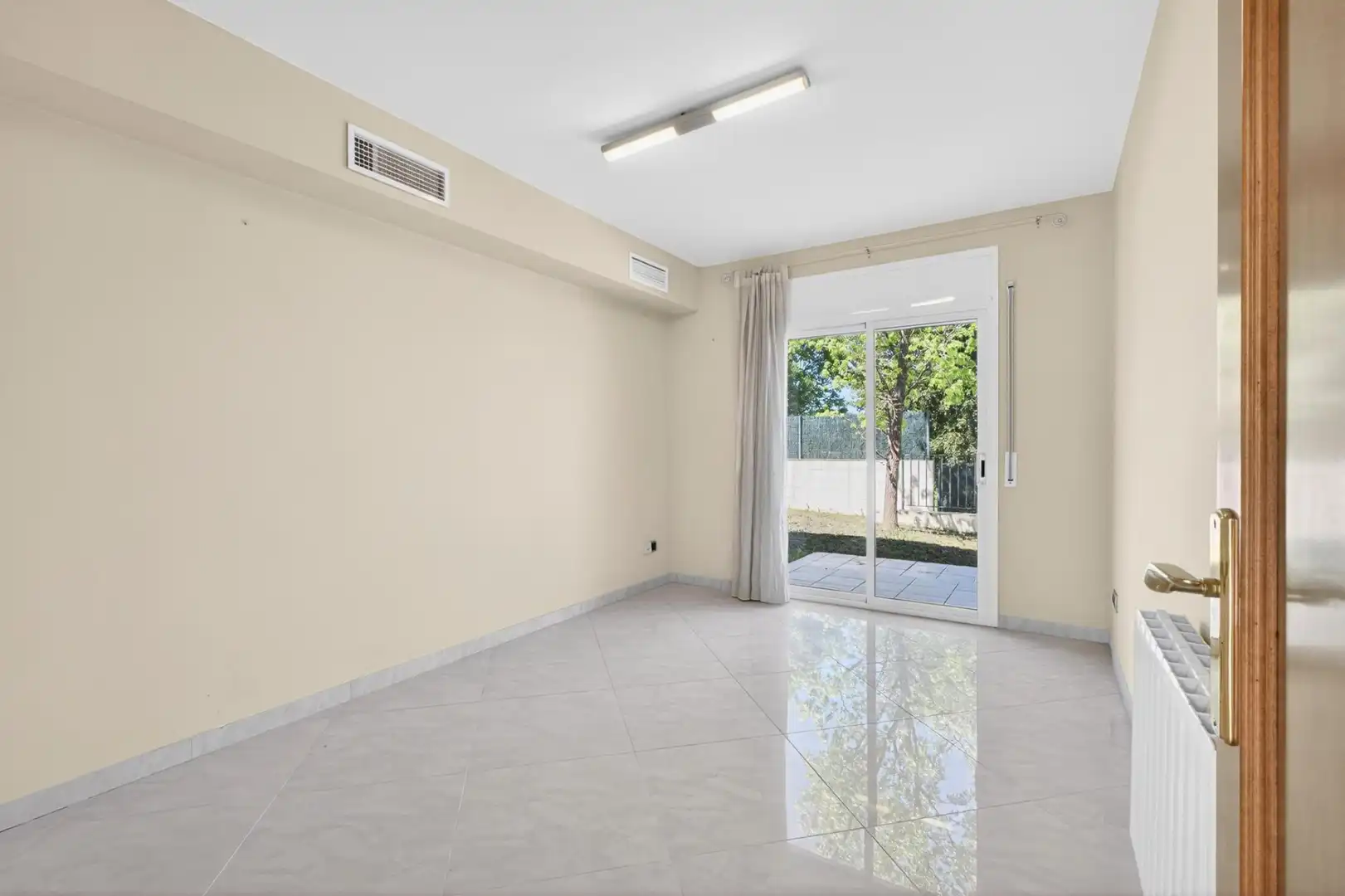 Habitación de Casa o chalet en venta en Aiguaviva con Aire acondicionado, Calefacción y Jardín privado