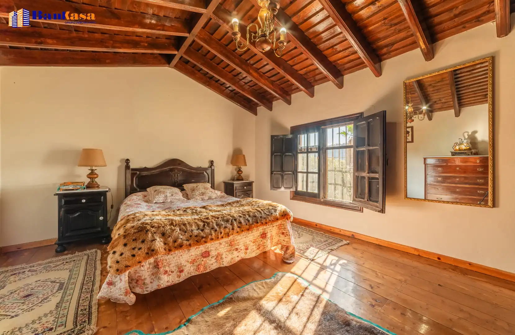 Dormitori de Casa o xalet en venda en Cortes de la Frontera amb Calefacció, Jardí privat i Moblat