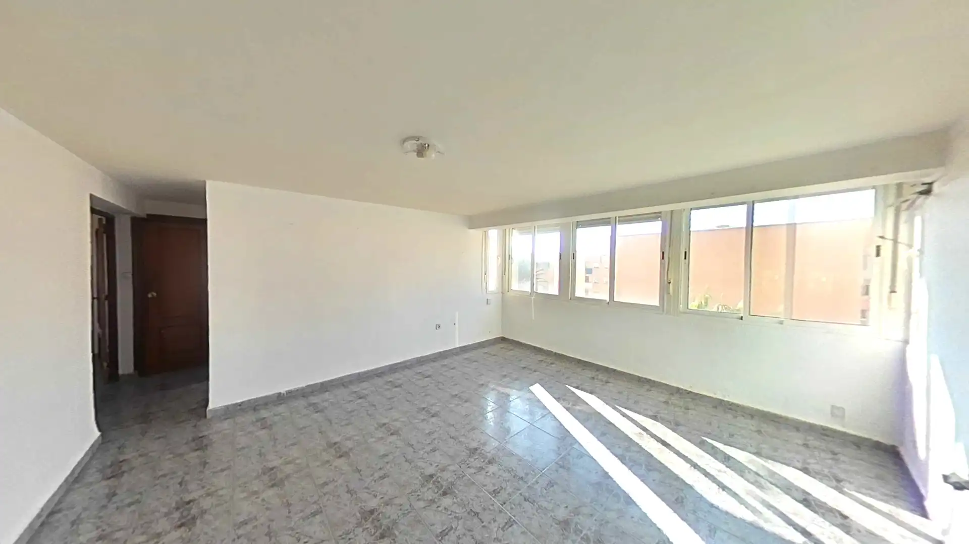 Wohnzimmer von Wohnung zum Verkauf in Almería mit Klimaanlage und Ofen