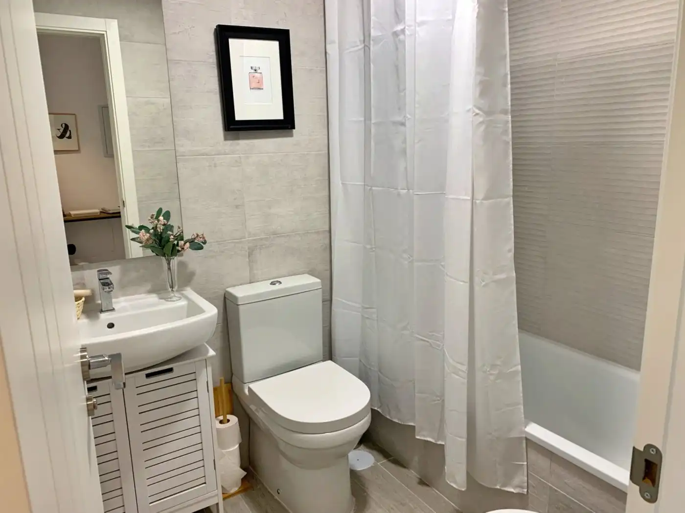 Baño de Piso de alquiler en Málaga con Aire acondicionado, Calefacción y Terraza