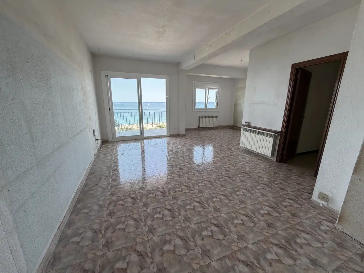Piso con terraza en venta en Avinguda del Maresme 451, imagen 2