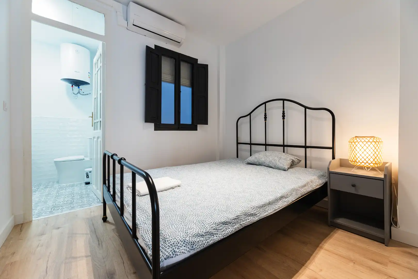 Habitación de Estudio de alquiler en Valencia con Aire acondicionado, Calefacción y Amueblado