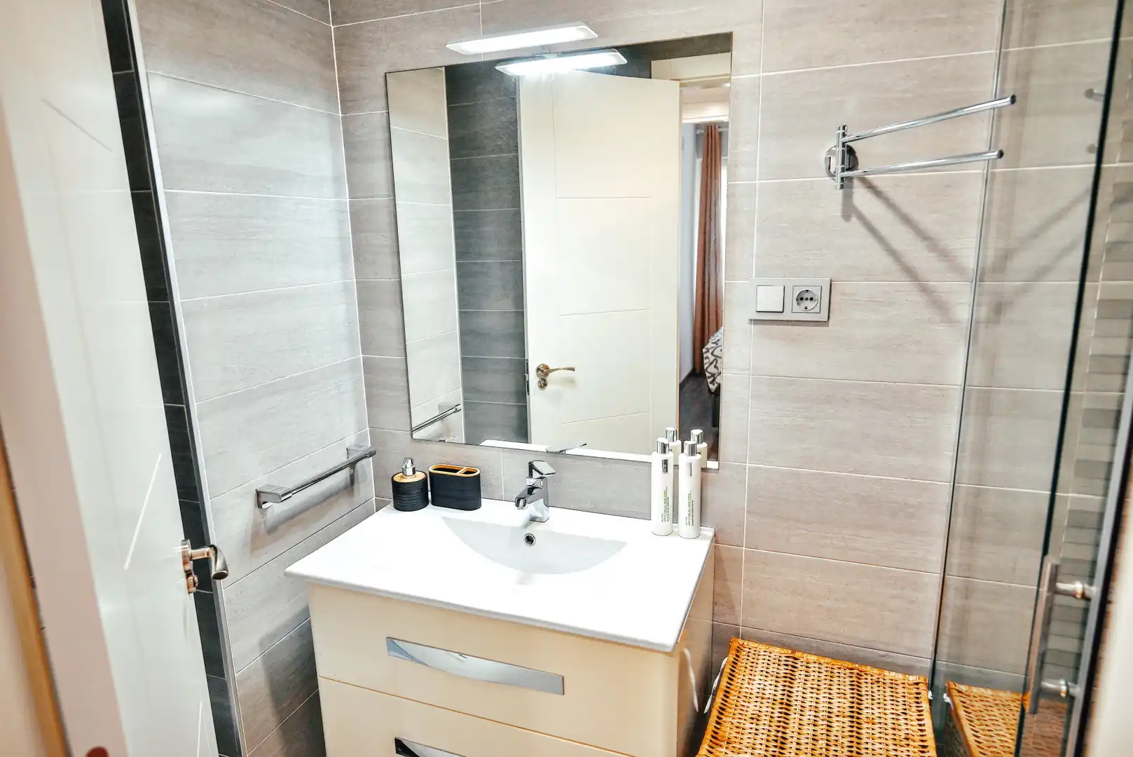 Baño de Apartamento en venta en Torremolinos con Aire acondicionado, Amueblado y Alarma
