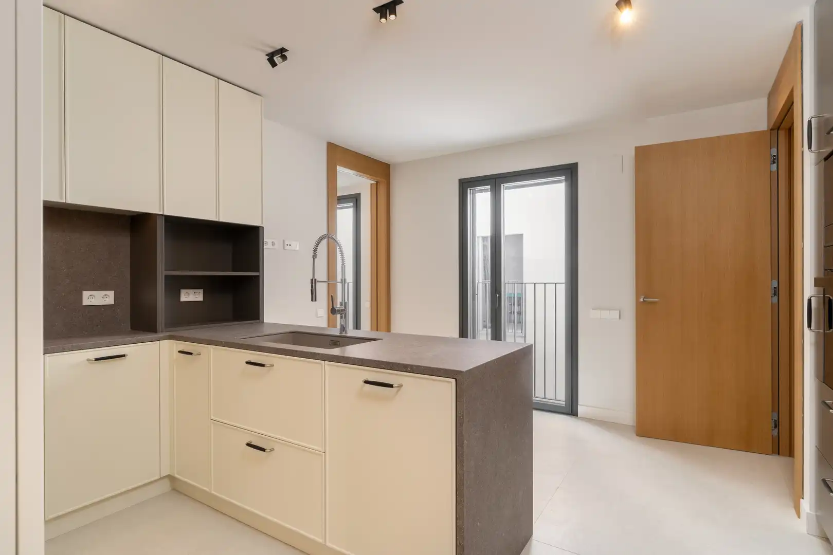 Piso con ascensor en venta en Carrer de Santaló 143, imagen 2