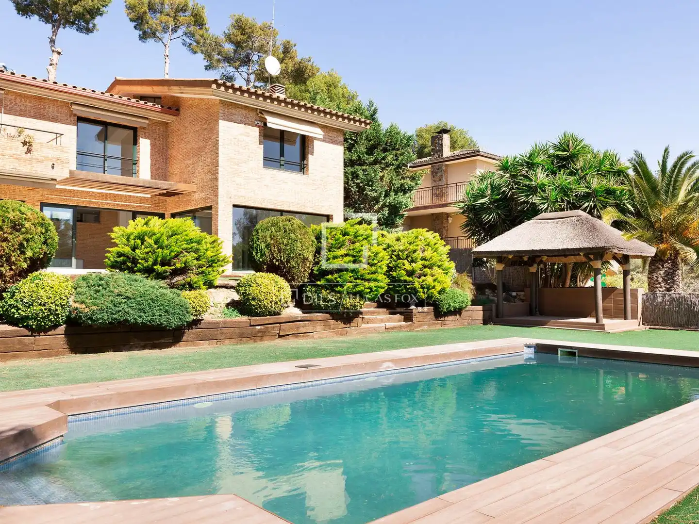 Vista exterior de Casa o xalet de lloguer en Castelldefels amb Aire condicionat, Calefacció i Jardí privat