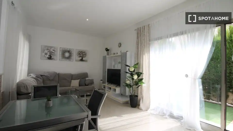 Sala d'estar de Apartament per a compartir en Torrevieja amb Aire condicionat, Calefacció i Terrassa