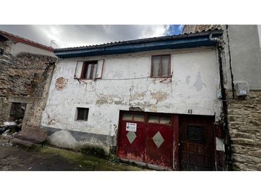 Casa en venda a Calle MEDIAVILLA 9