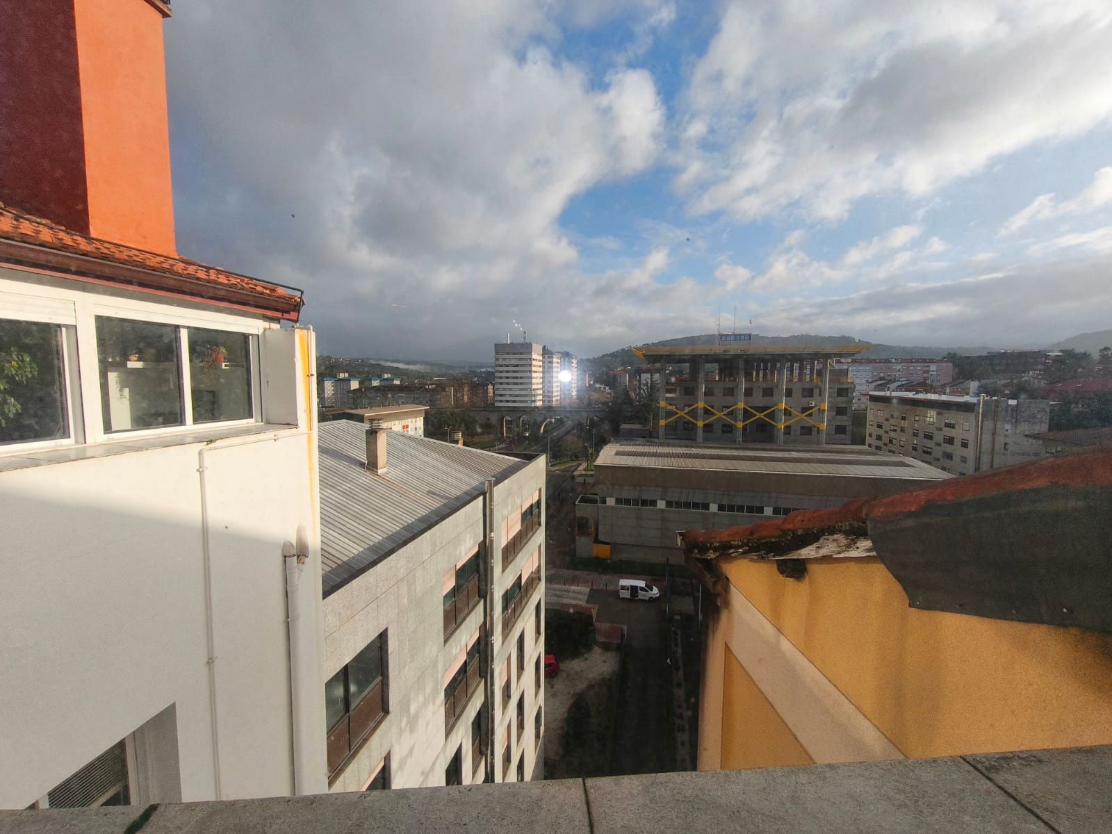 Vista exterior de Pis en venda en Ourense Capital  amb Calefacció, Parquet i Forn
