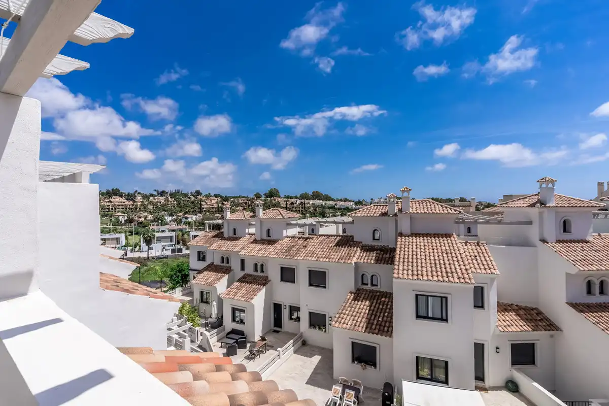 Vista exterior de Casa adosada de lloguer en Estepona amb Aire condicionat, Moblat i Forn