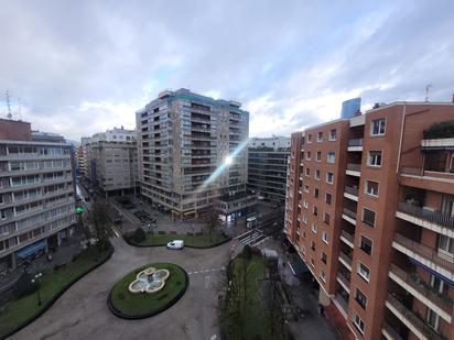 Außenansicht von Wohnung miete in Bilbao  mit Heizung und Balkon