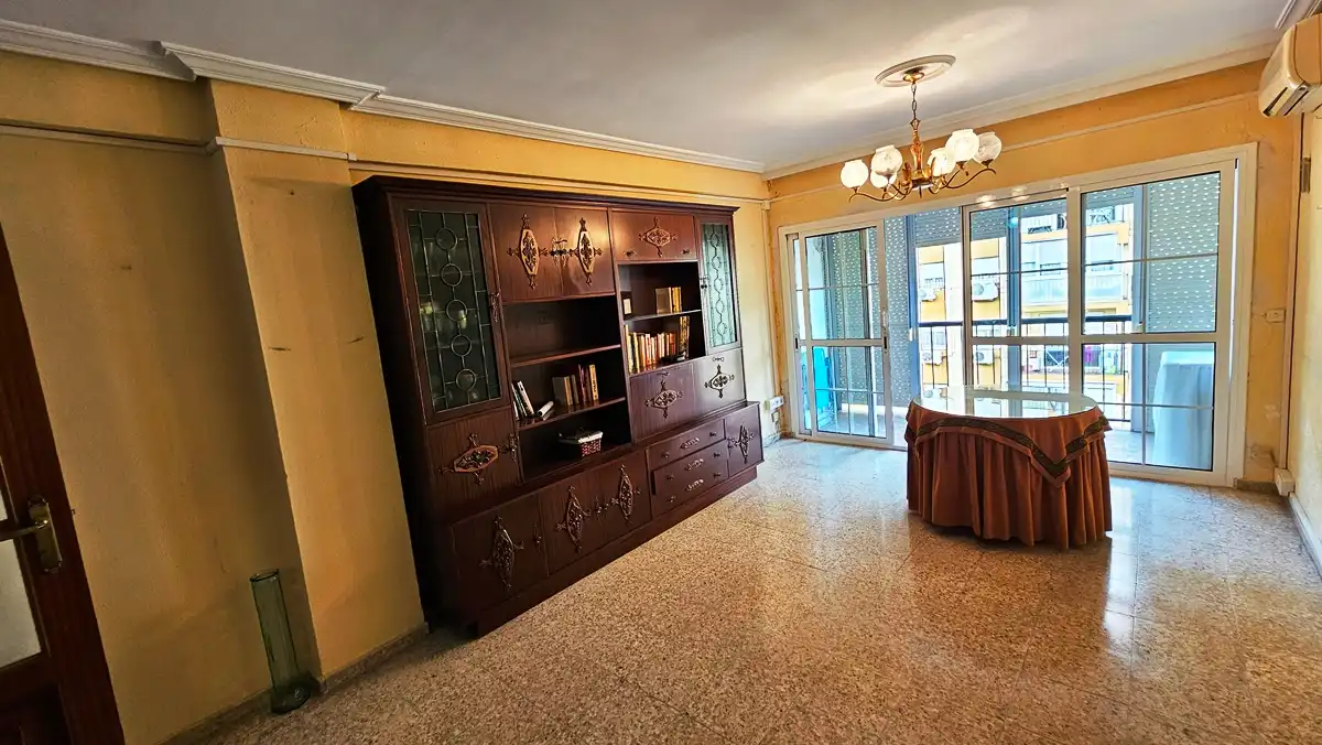 Living room of Flat for sale in Sevilla  with Air Conditioner, Terrace and Balcony