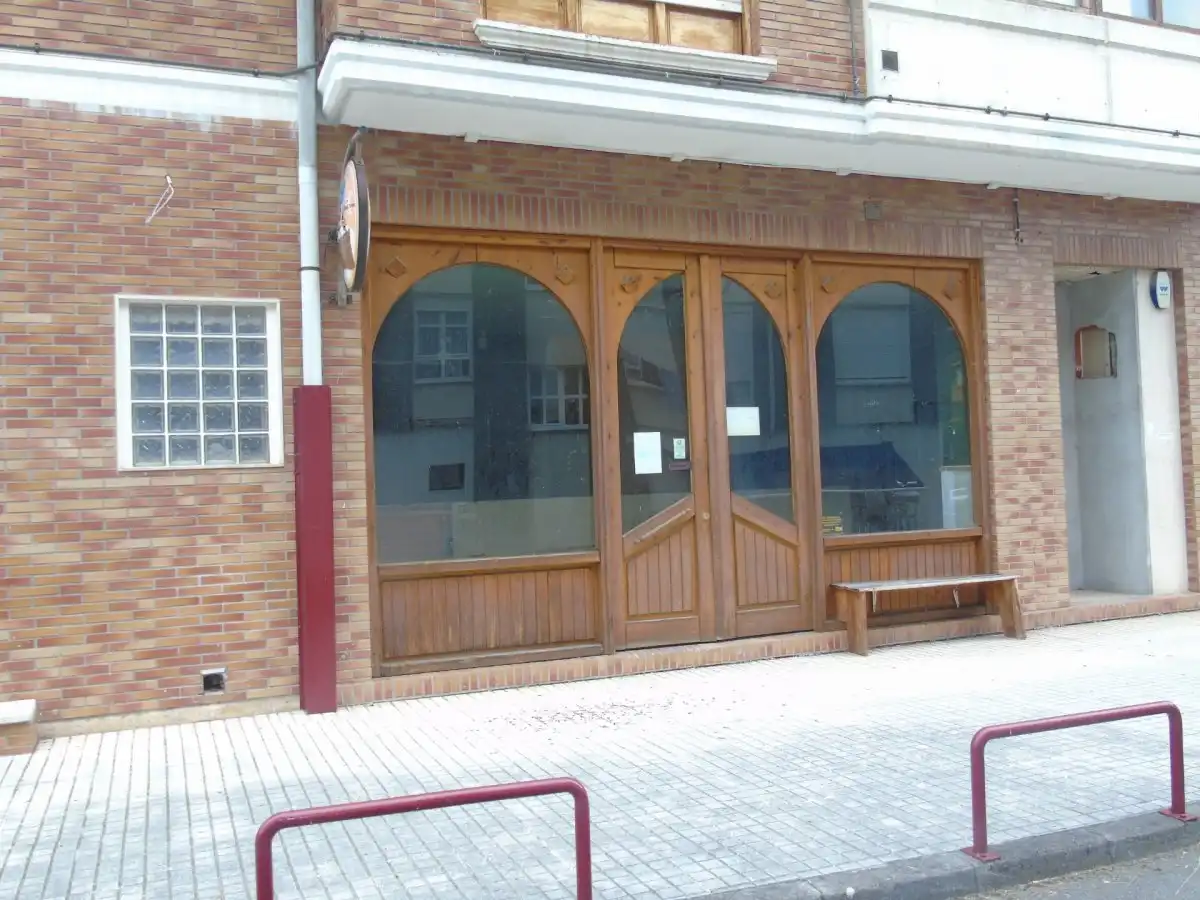 Local commercial à louer à Calle CORREOS