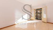 Exterior view of Flat for sale in  Barcelona Capital  with Oven and Balcony