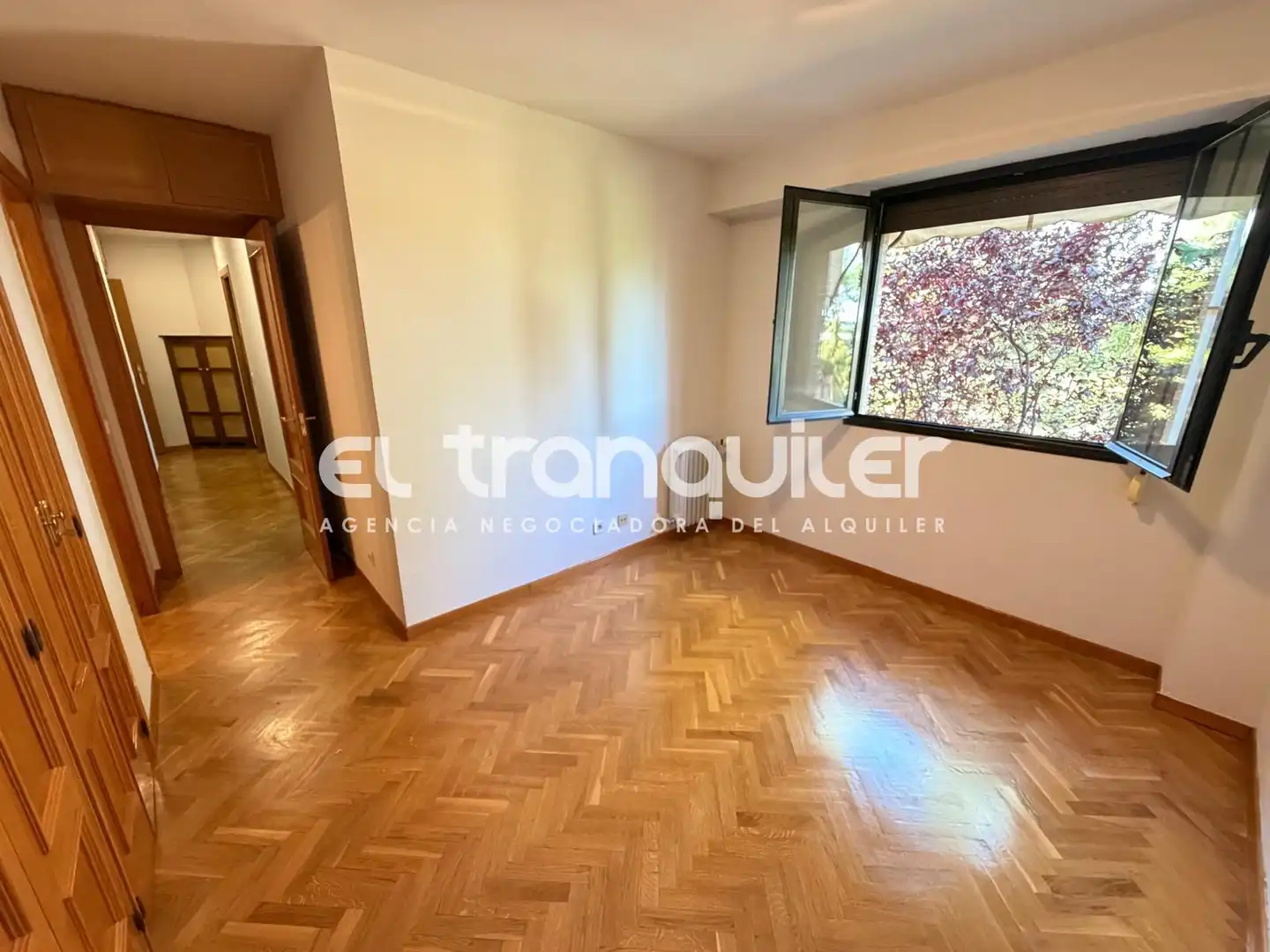 Bedroom of Flat for rent in Madrid  with Parquet flooring, Terrace and Swimming Pool